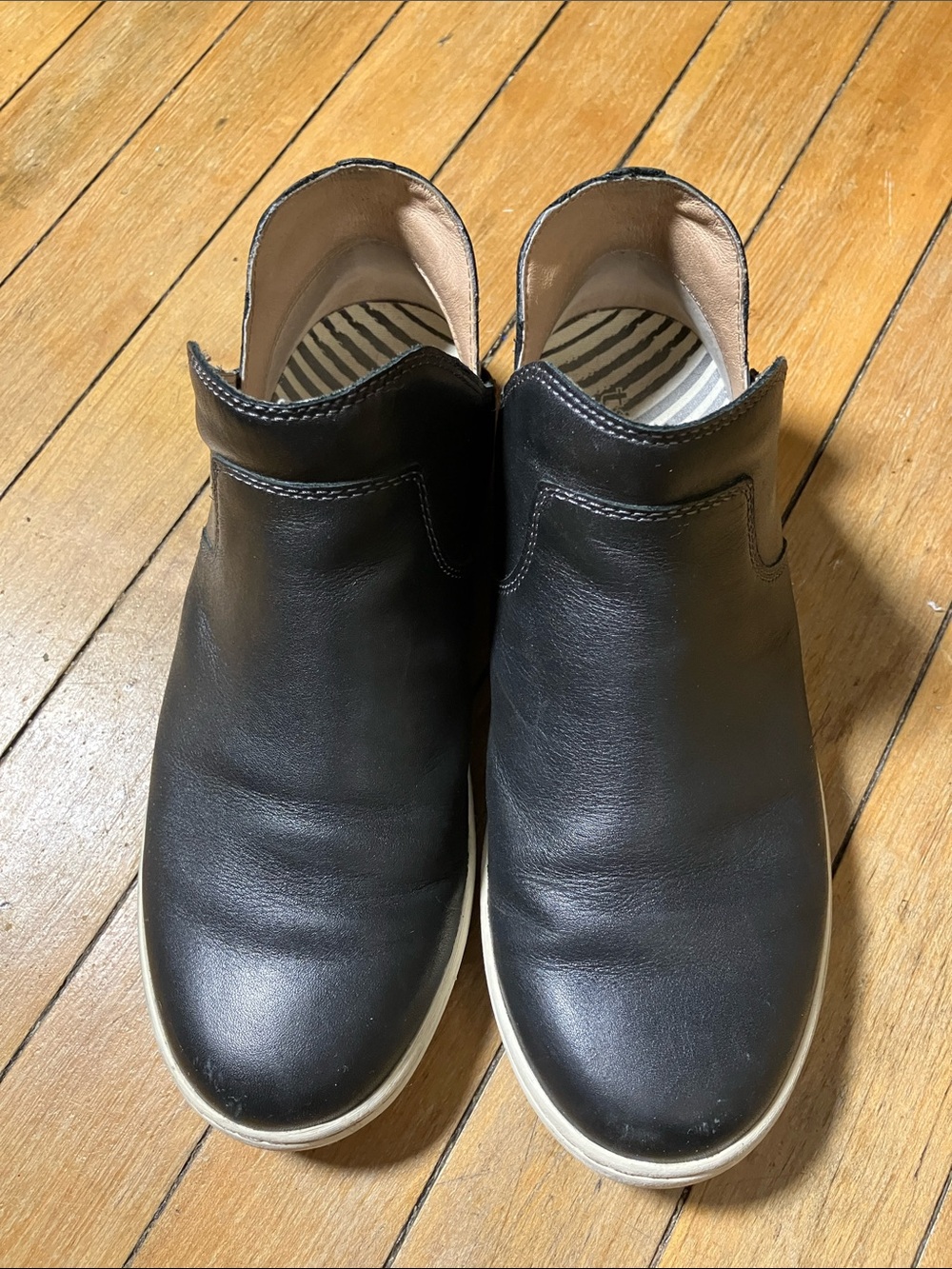 Taos Unity Sneaker Boot - Leather Slip on Shoes - Black - Women’s size 7